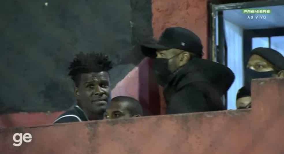 Sandro, zagueiro do Brusque, acusa torcedor de racismo