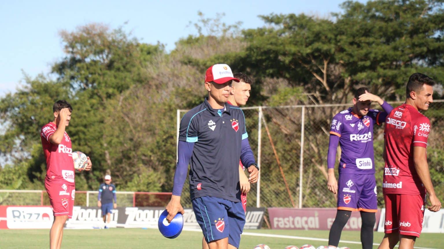 Ainda sem p&uacute;blico, Vila Nova pode ter novidades contra N&aacute;utico