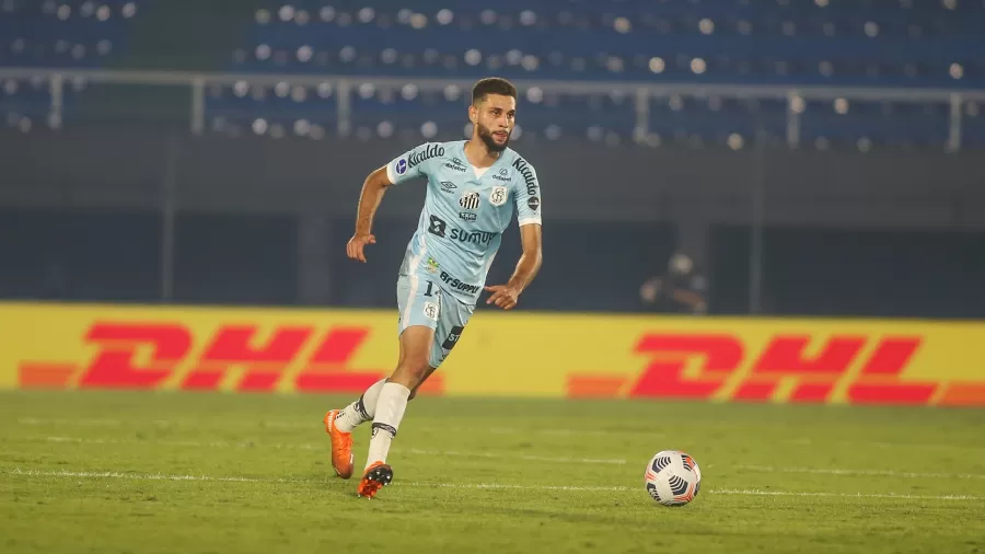 Wagner Palha vive bom momento no Santos, enquanto o Náutico está em crise