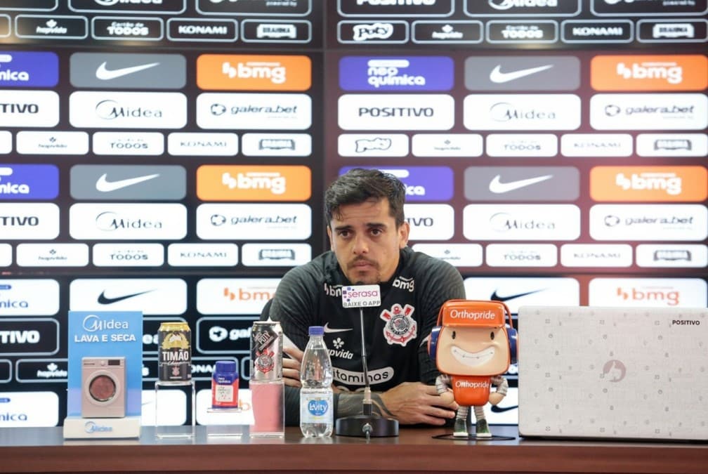 Fagner fala sobre o Corinthians no Campeonato Brasileiro: &ldquo;P&eacute;s no ch&atilde;o, jogo a jogo&rdquo;