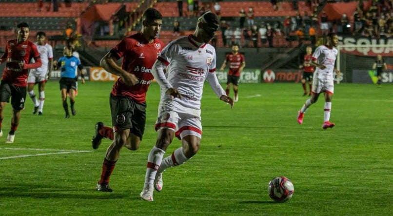 N&aacute;utico perde para o lanterna e pior ataque da S&eacute;rie B, levando tr&ecirc;s gols