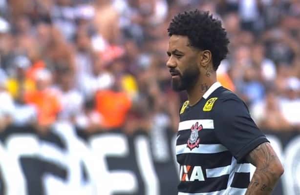 Volante Cristian sobre São Januário: “O pior lugar que joguei”