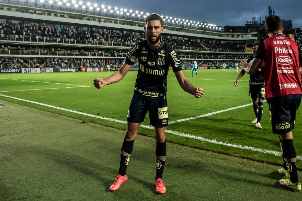 Wagner Leonardo comemora vitória e primeiro gol pelo Santos: “Muito feliz”