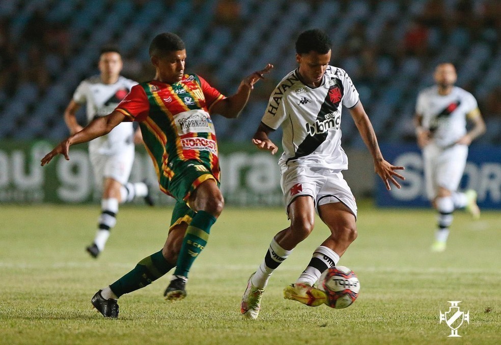 Riquelme ganha elogios de seu &iacute;dolo na posi&ccedil;&atilde;o