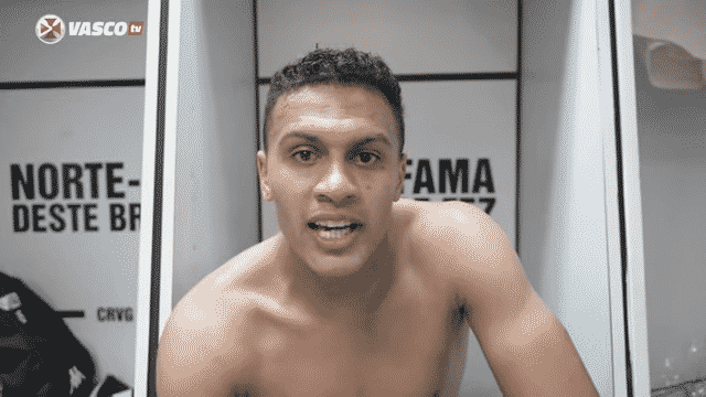 Léo Jabá comemora retorno aos gramados: “Muito contente de estar de volta”