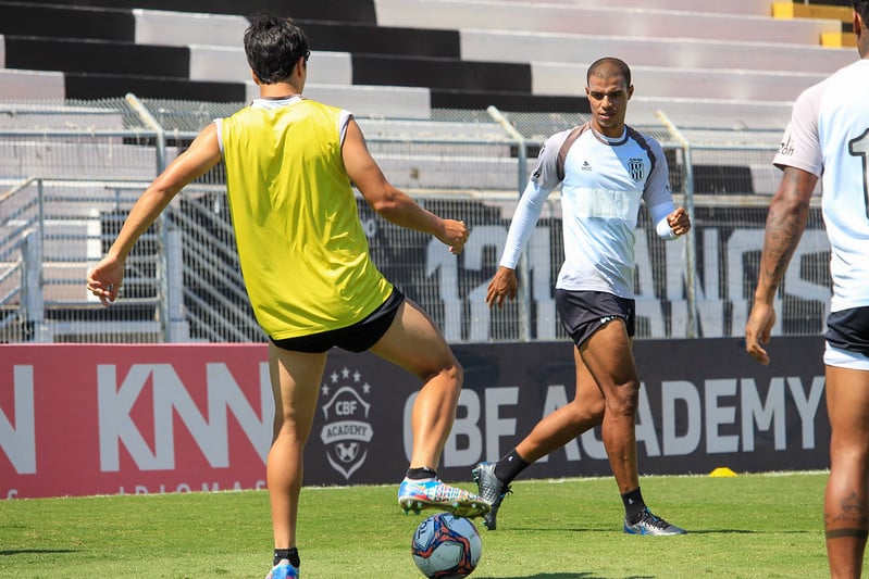 Ponte Preta enfrenta o Vila Nova em duelo direto na luta para se afastar do Z4