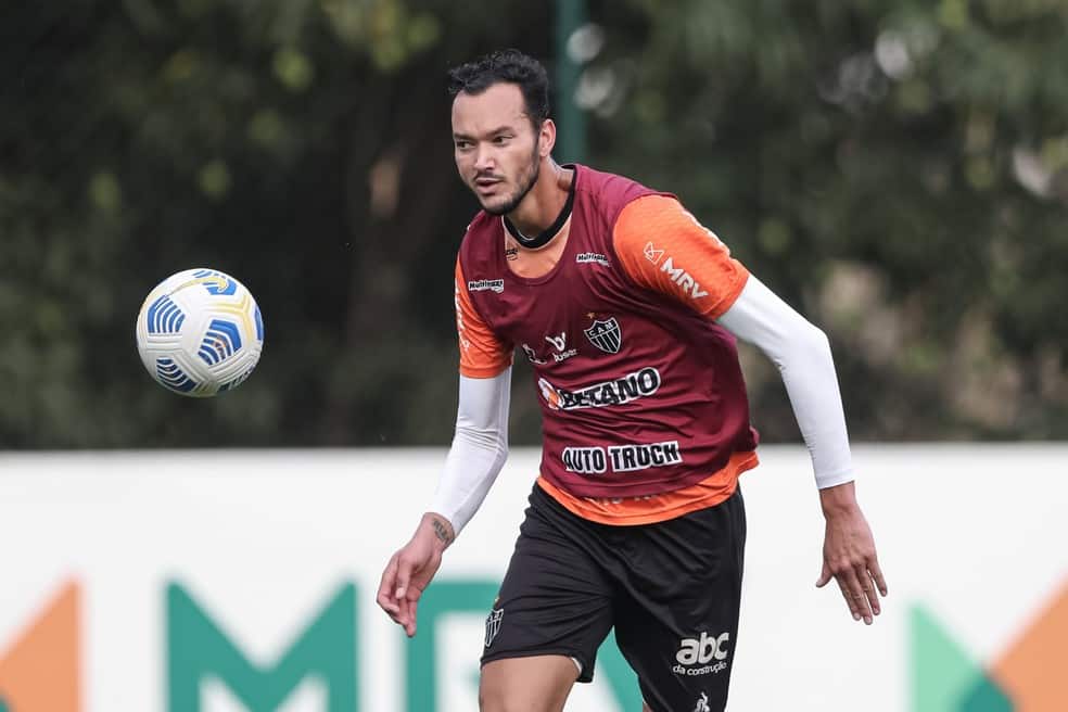 R&eacute;ver renova com o Galo at&eacute; final de 2022