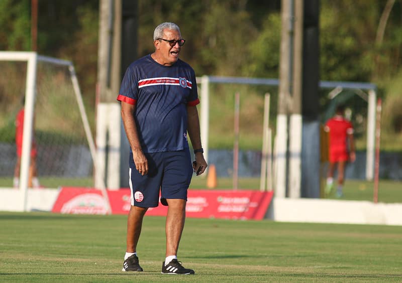 H&eacute;lio dos Anjos confirma um N&aacute;utico ofensivo contra o Vasco