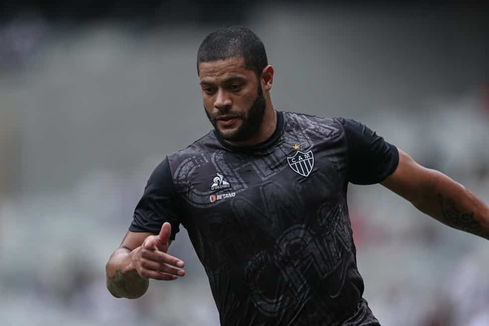 Hulk mira artilharia dupla no ano