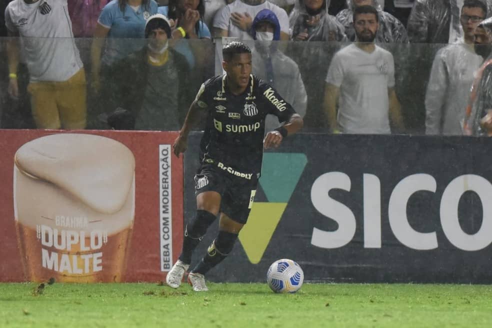 &Acirc;ngelo deve ter sua primeira oportunidade como titular sob o comando de Carille