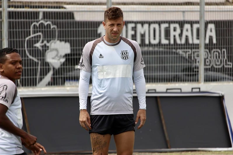 F&aacute;bio Sanches ressalta: &ldquo;Estamos fazendo de tudo e nos entregando ao m&aacute;ximo para nos afastar cada vez mais do Z4&rdquo;