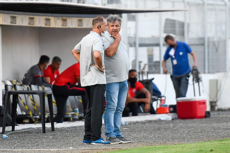 Kleina sobre o fato do time ainda n&atilde;o ter vencido diante da torcida, em casa: &ldquo;N&atilde;o est&aacute; faltando trabalho, nem entrega. A S&eacute;rie B est&aacute; equilibrada&rdquo;