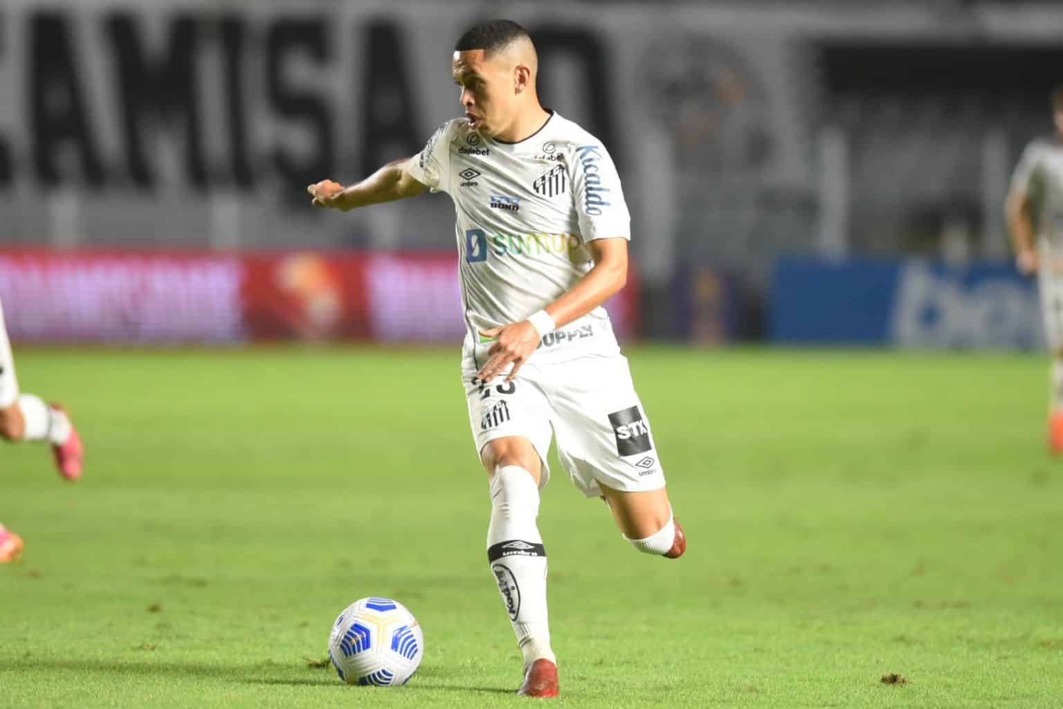 Marcos Guilherme cai de rendimento e completa 19 jogos sem marcar