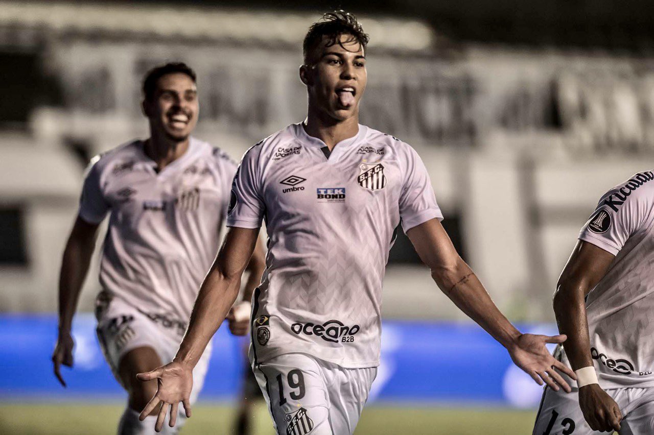 Rueda explica indireta de Kaio Jorge para gest&atilde;o: &ldquo;Eles estavam com &oacute;dio do Santos&rdquo;