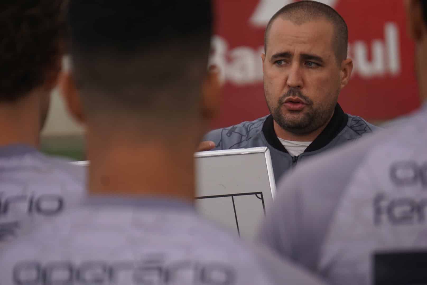 Desafios de Ricardo Catal&aacute; no Oper&aacute;rio-PR