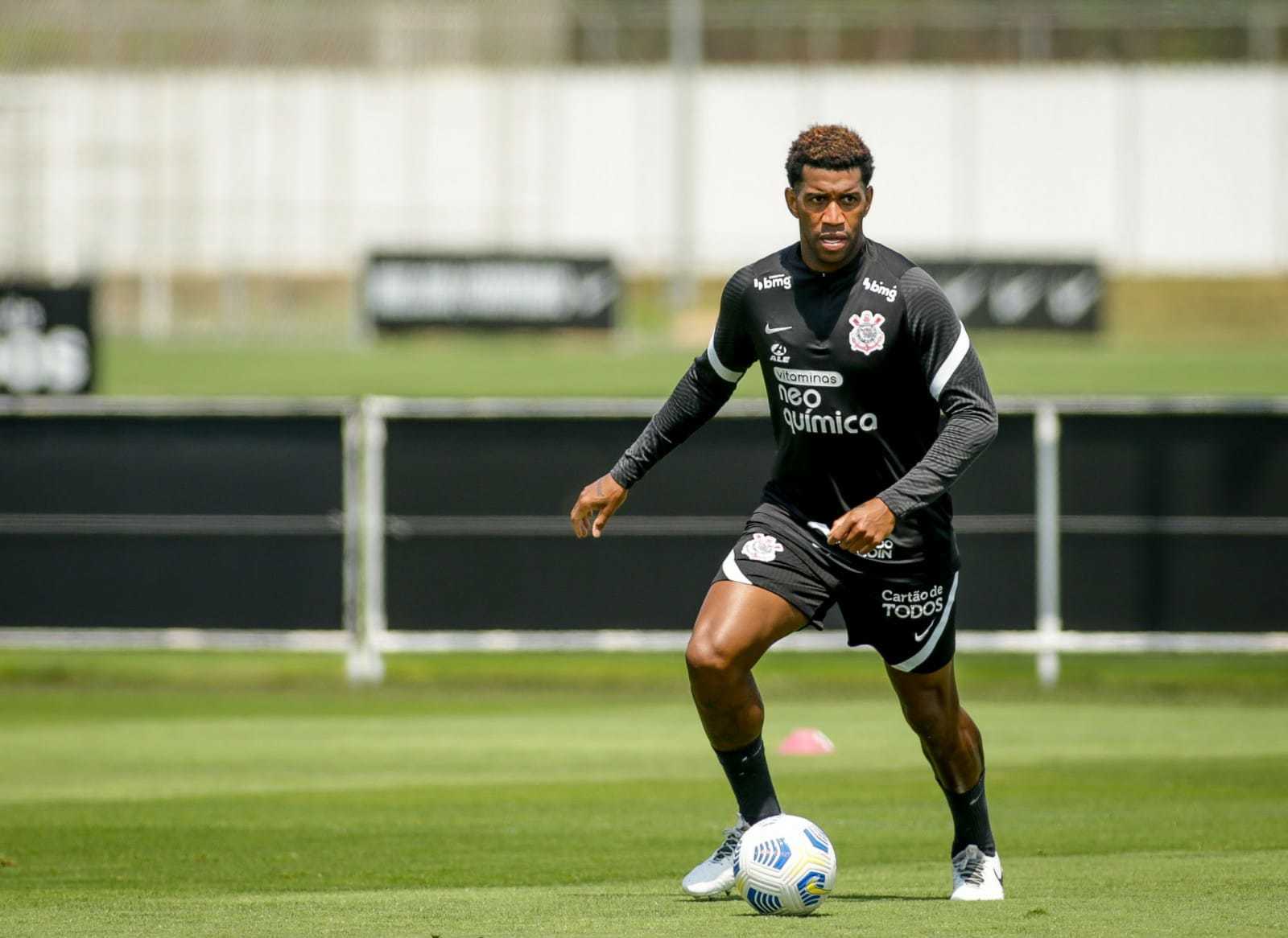 Gil comemora marca pelo Corinthians contra o S&atilde;o Paulo: &ldquo;&Eacute; muito gratificante&rdquo;