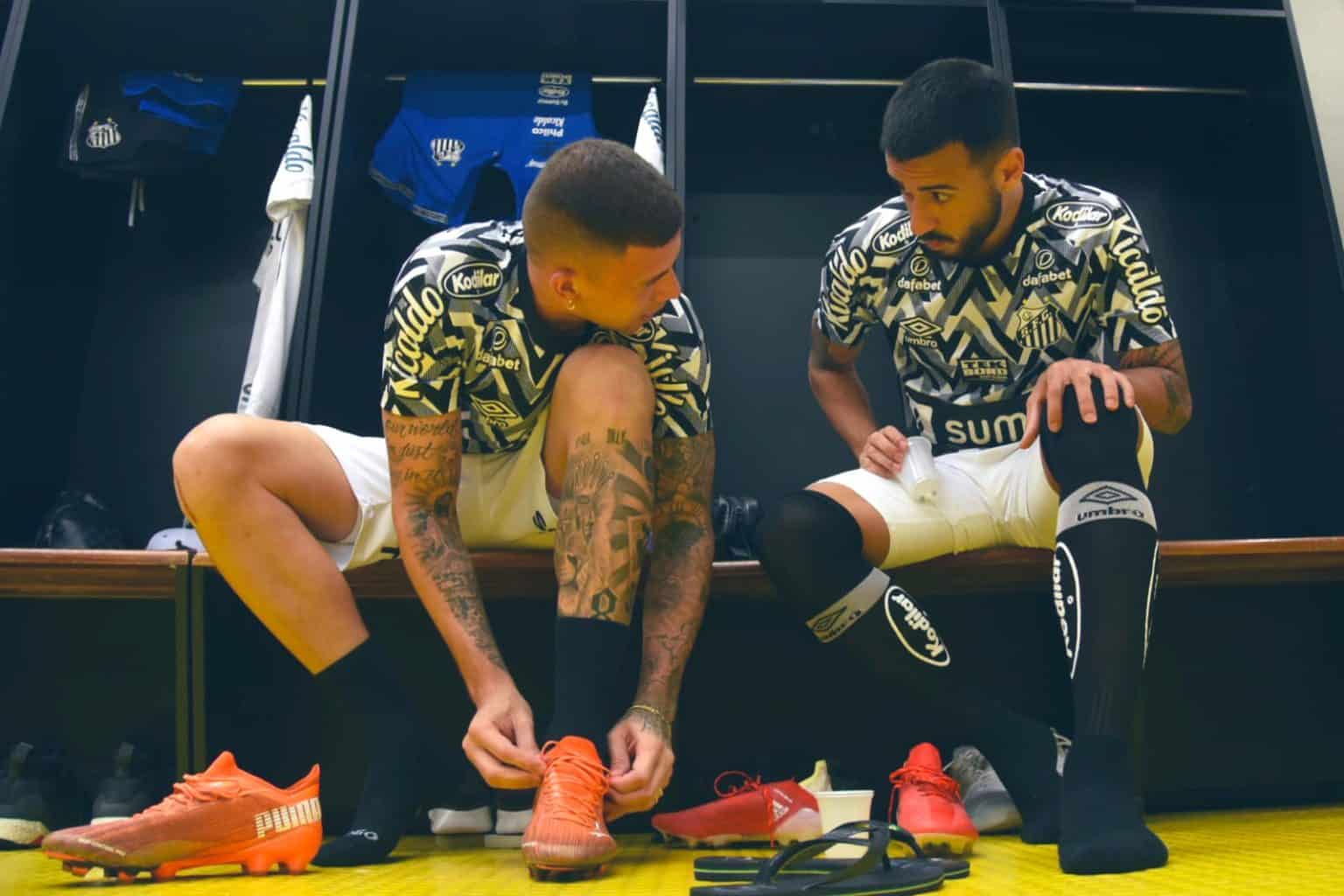 Carille revela in&iacute;cio de trabalho psicol&oacute;gico com jogadores: &ldquo;Assimilar o golpe logo, amanh&atilde; &eacute; outro dia&rdquo;