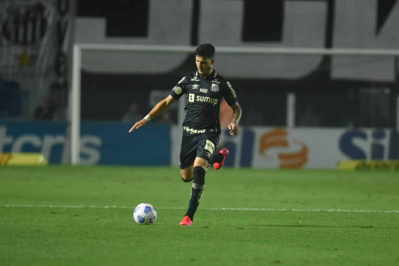 Carille explica motivo de utilizar tr&ecirc;s zagueiros: &ldquo;Tenho mais convic&ccedil;&otilde;es do que cada jogador pode me dar&rdquo;