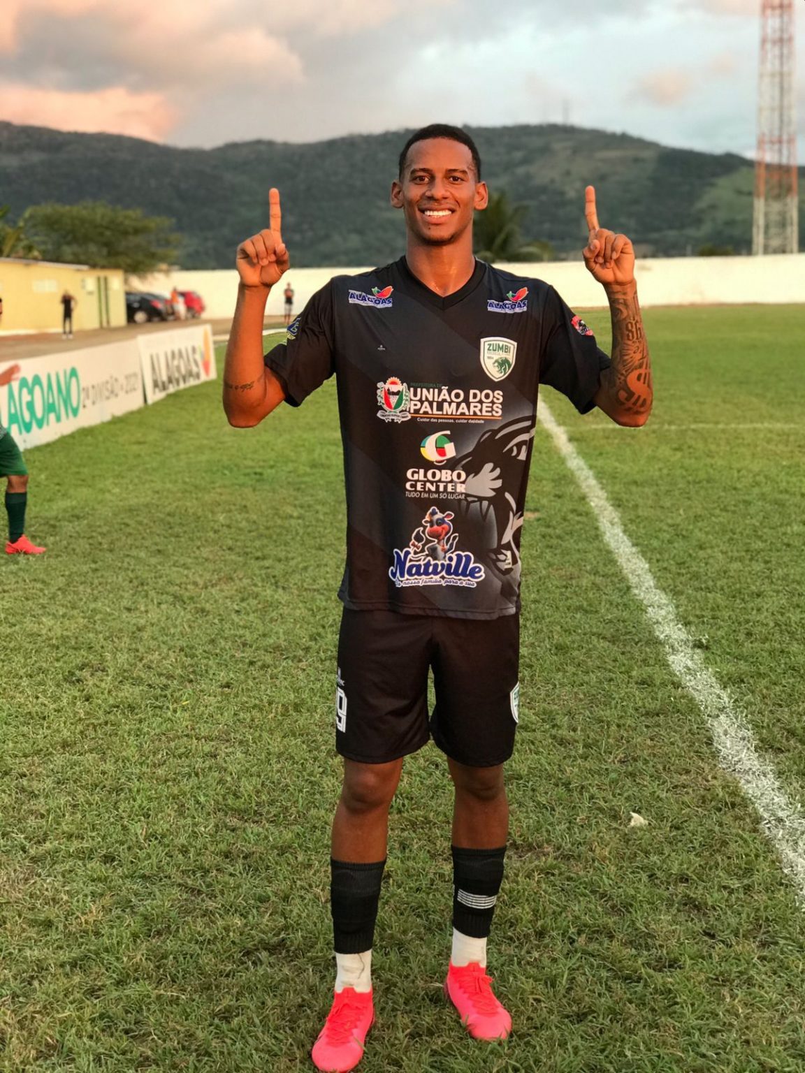 Atacante Marc&atilde;o celebra gol e assist&ecirc;ncia que resultou no triunfo