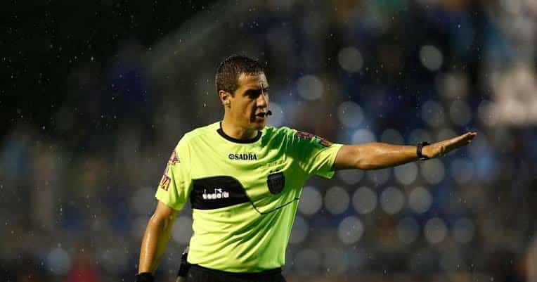 AFA anuncia o trio de arbitragem de Boca Juniors x Lan&uacute;s