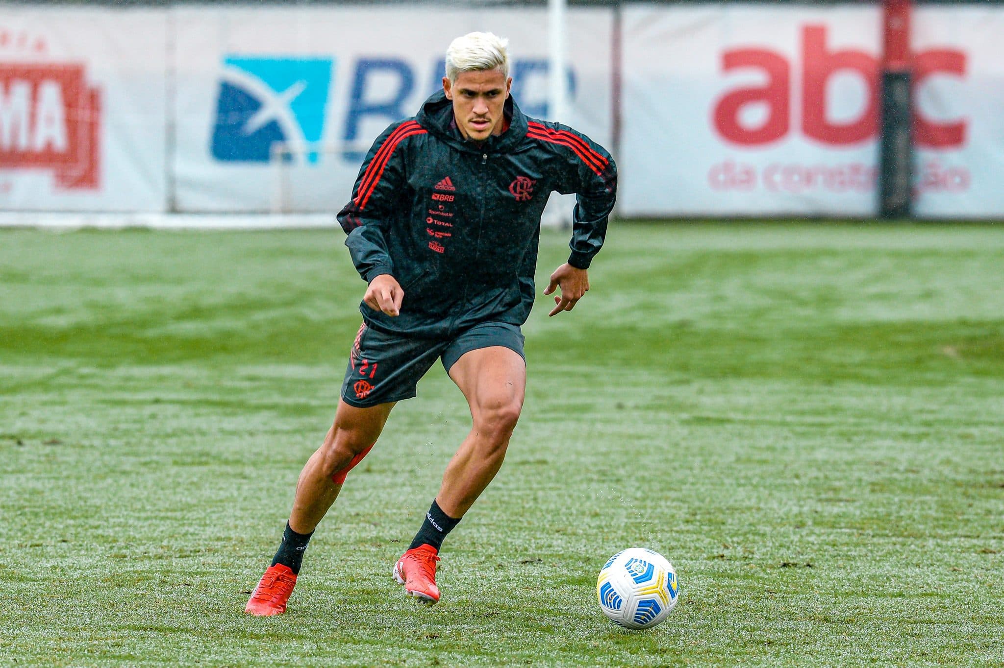 Flamengo começa a semana com retornos de atletas e polêmicas fora de campo