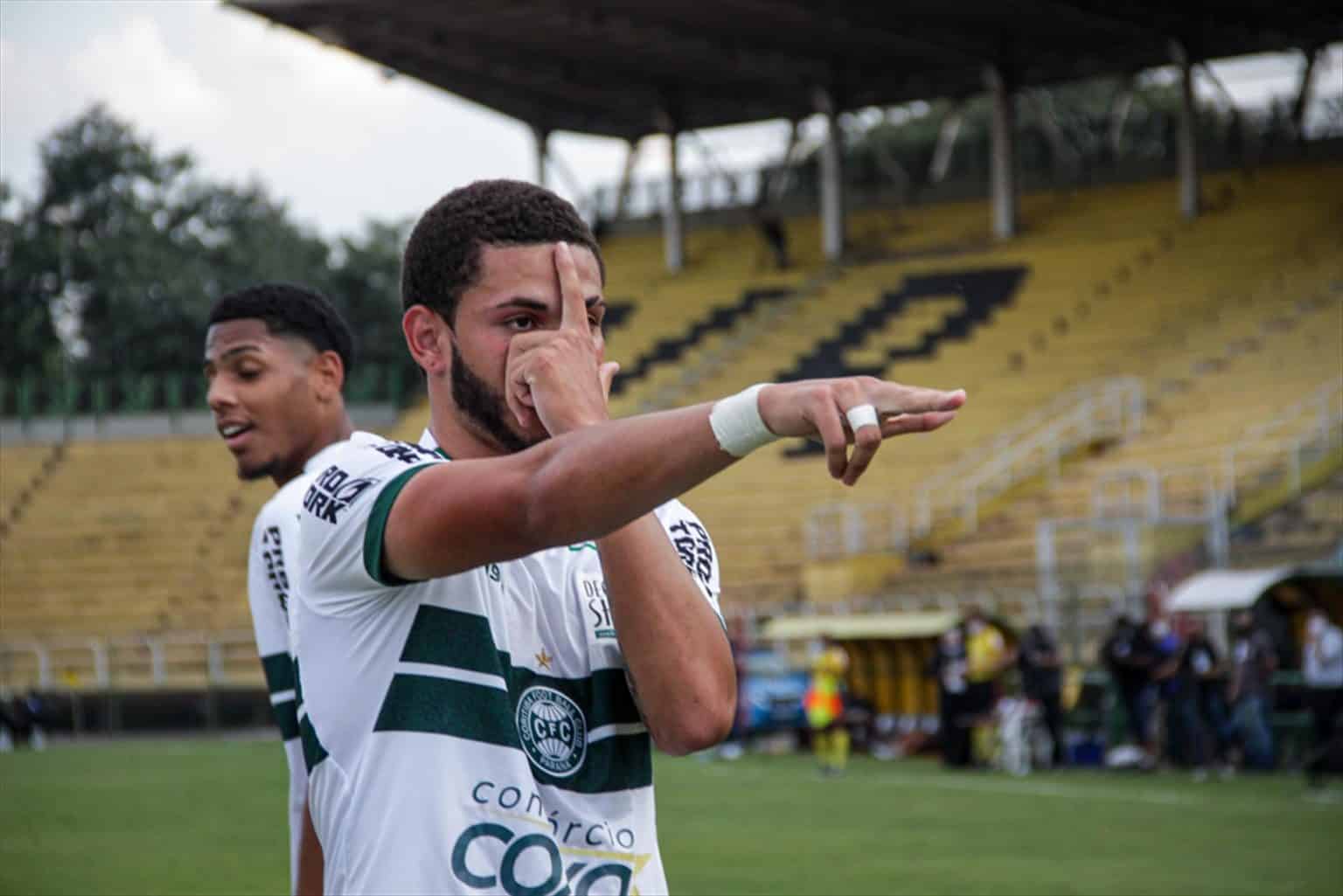 Coritiba&nbsp;se aproxima de renova&ccedil;&atilde;o com Luiz&atilde;o&nbsp;