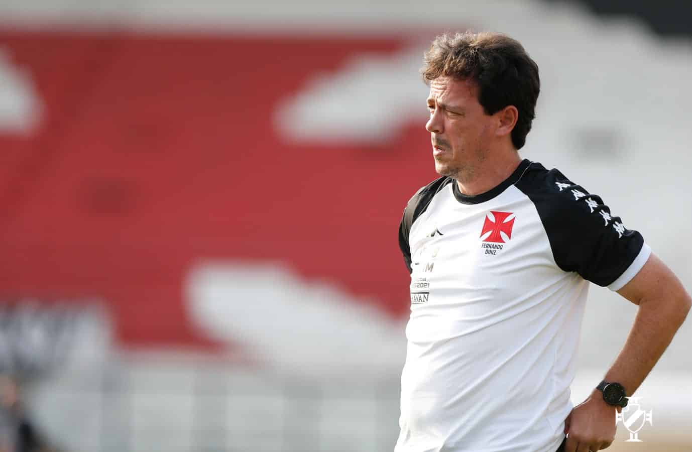 Fernando Diniz imp&otilde;e Vasco cada vez mais com toque de bola