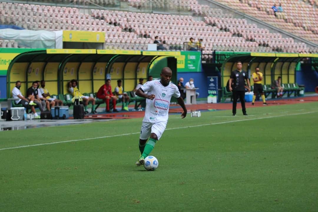 Philip celebra gol e exalta elenco após classificação do Manaus na Copa Verde