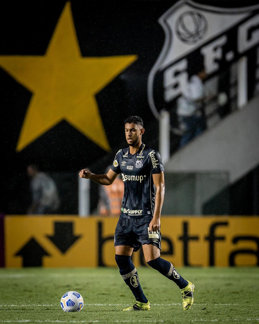 Carille comemora retorno de Robson e boa atua&ccedil;&atilde;o: &ldquo;Tem minha confian&ccedil;a&rdquo;