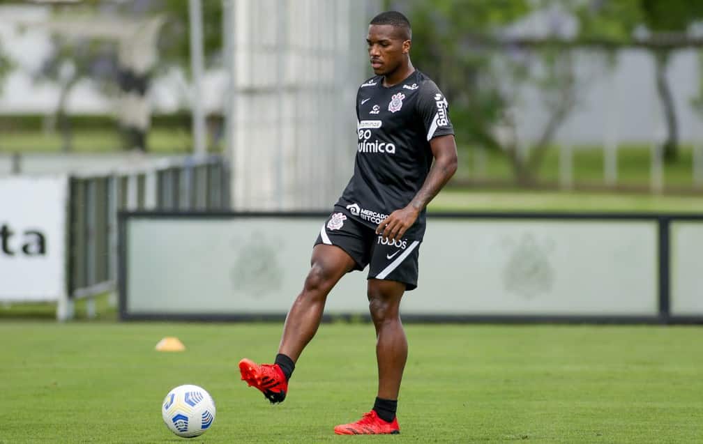 Xavier poderá substituir João Victor contra o Internacional