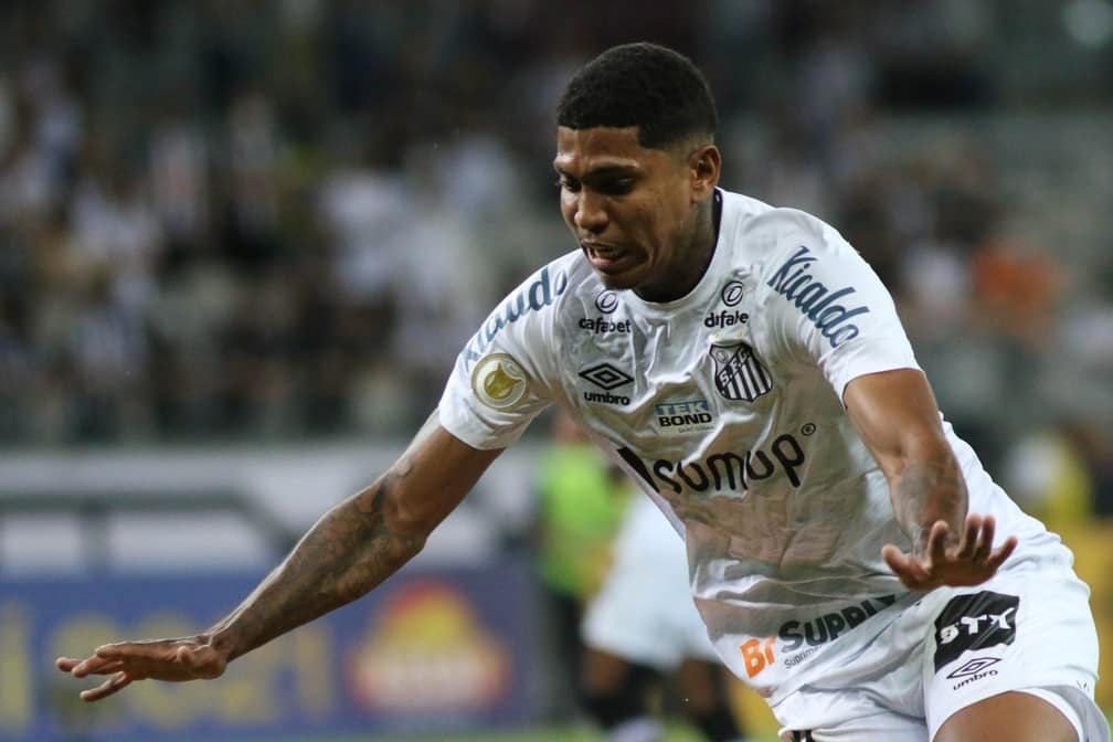 Após drama familiar, lesões e meses sem balançar as redes Raniel volta a marcar