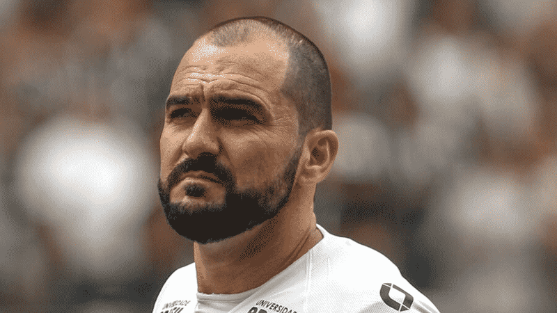 Revelado pelo Goi&aacute;s, Danilo &eacute; assaltado em barbearia; veja v&iacute;deo