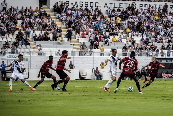 Lembra do duelo entre Ponte Preta x Vit&oacute;ria em 2017 na luta contra o Z-4?
