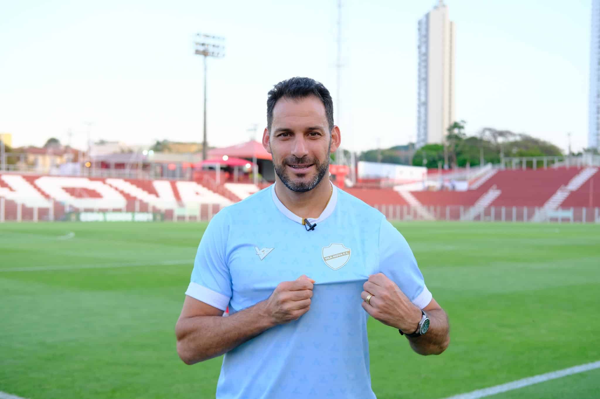 Frontini agradece homenagem do Vila Nova: &ldquo;sou feliz por ter jogado aqui&rdquo;