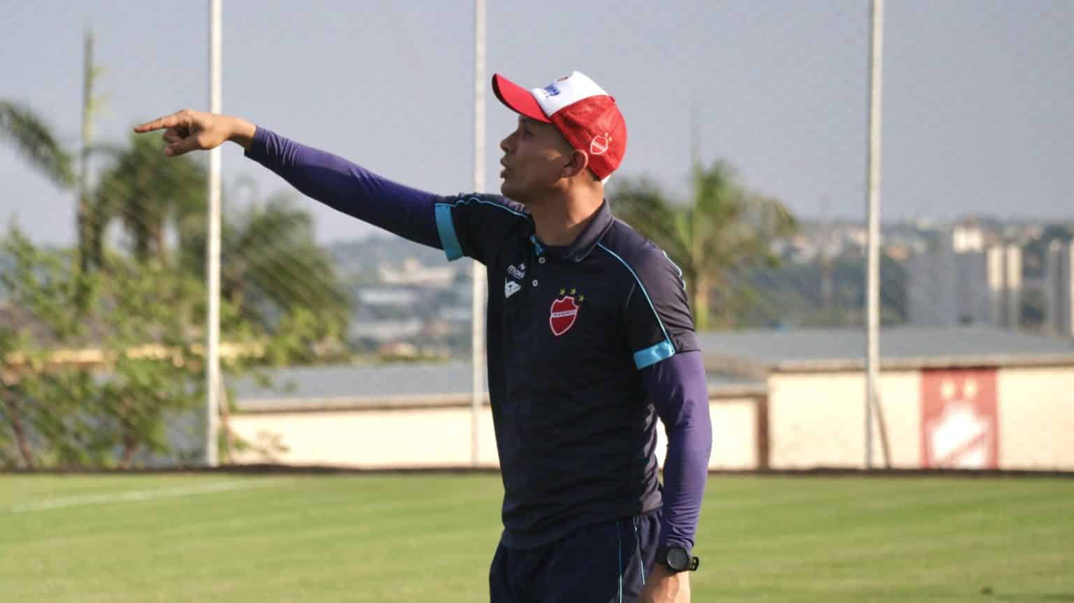 Higo Magalh&atilde;es fala de vit&oacute;ria simples do Vila Nova: &ldquo;t&iacute;nhamos uma expectativa um pouco melhor&rdquo;