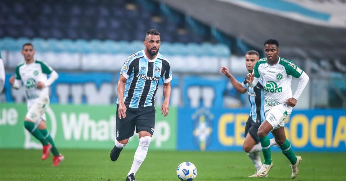 Maicon, ex-jogador do Gr&ecirc;mio, &eacute; suspenso por cinco jogos pelo STJD