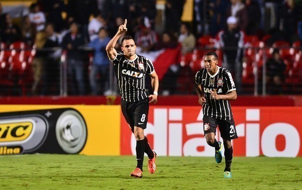 Renato Augusto recorda gol contra o S&atilde;o Paulo: &ldquo;Um dos mais bonitos com a camisa do Corinthians&rdquo;