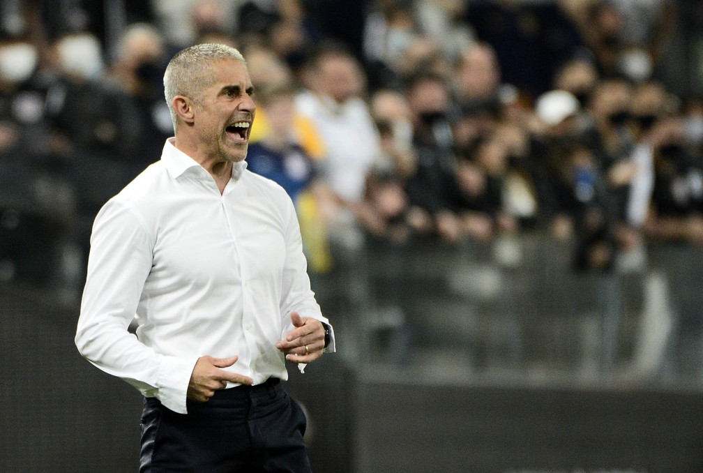 Sylvinho enaltece vitória do Corinthians: “Resultado muito importante”
