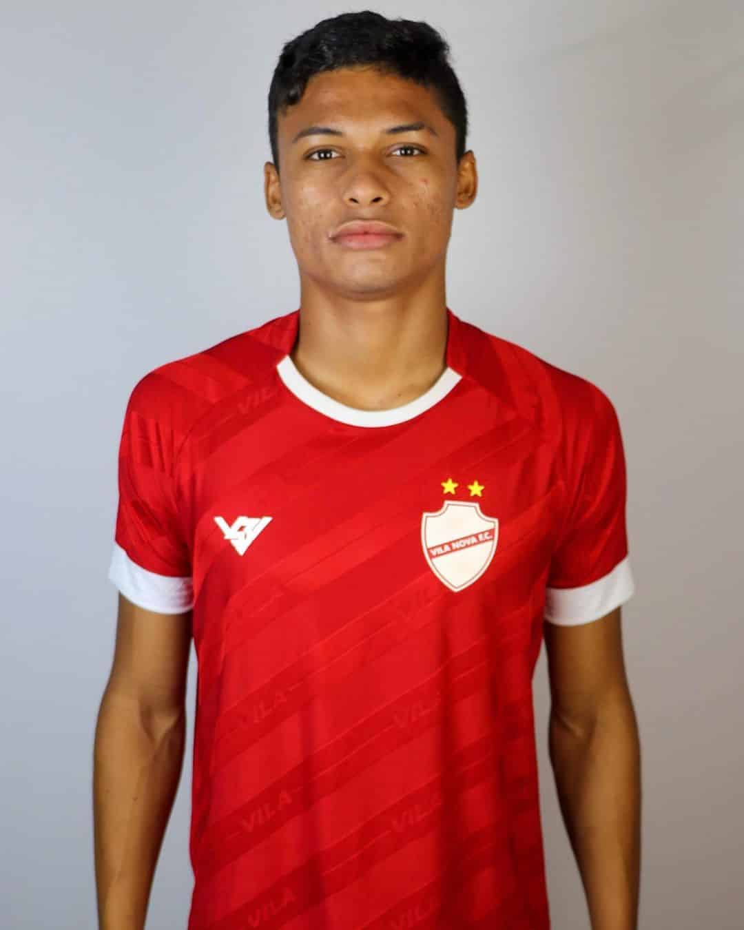Zagueiro Tib&uacute;rcio na temporada de 2020 (Divulga&ccedil;&atilde;o/Vila Nova FC)