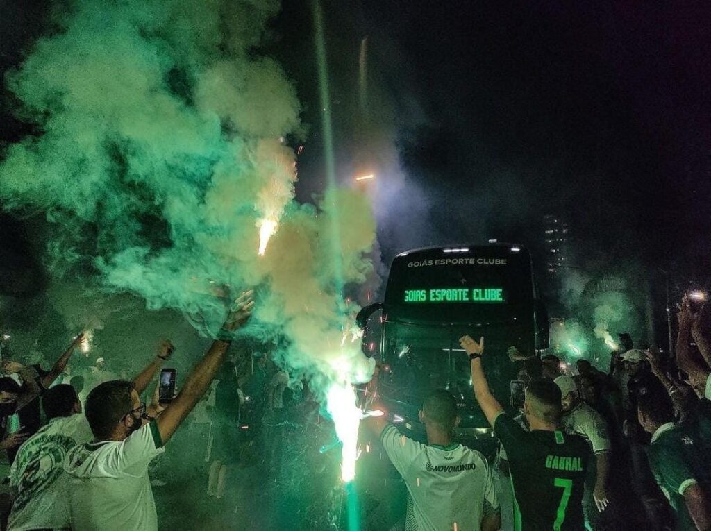 Goi&aacute;s divulga pre&ccedil;os de ingressos para partida contra Botafogo-RJ; confira os valores