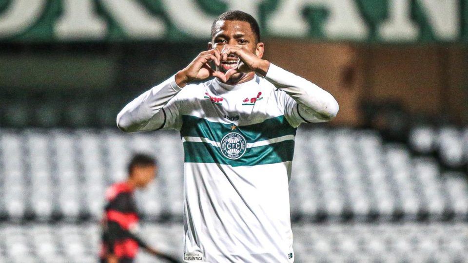 Coritiba sofre no ataque e na defesa sem Waguininho