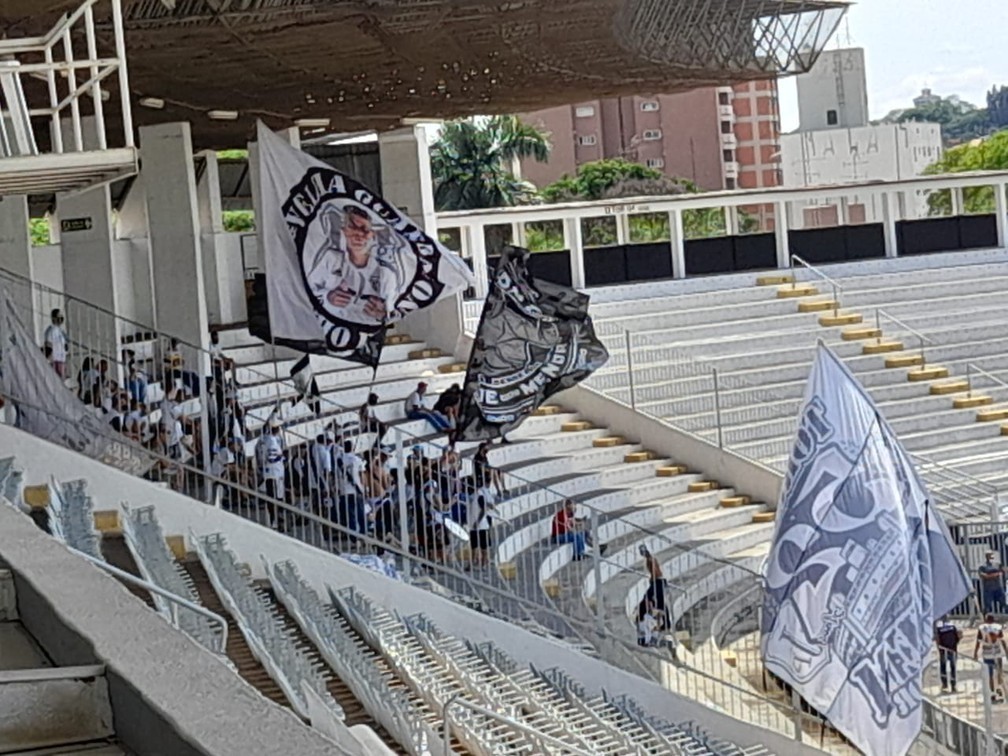 Treino aberto da Ponte Preta marca reencontro com torcida