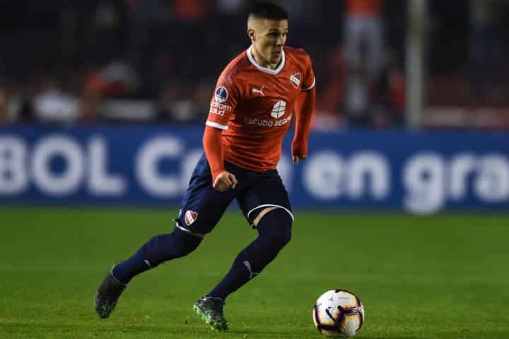Santos tem interesse no lateral Fabricio Bustos, do Independiente