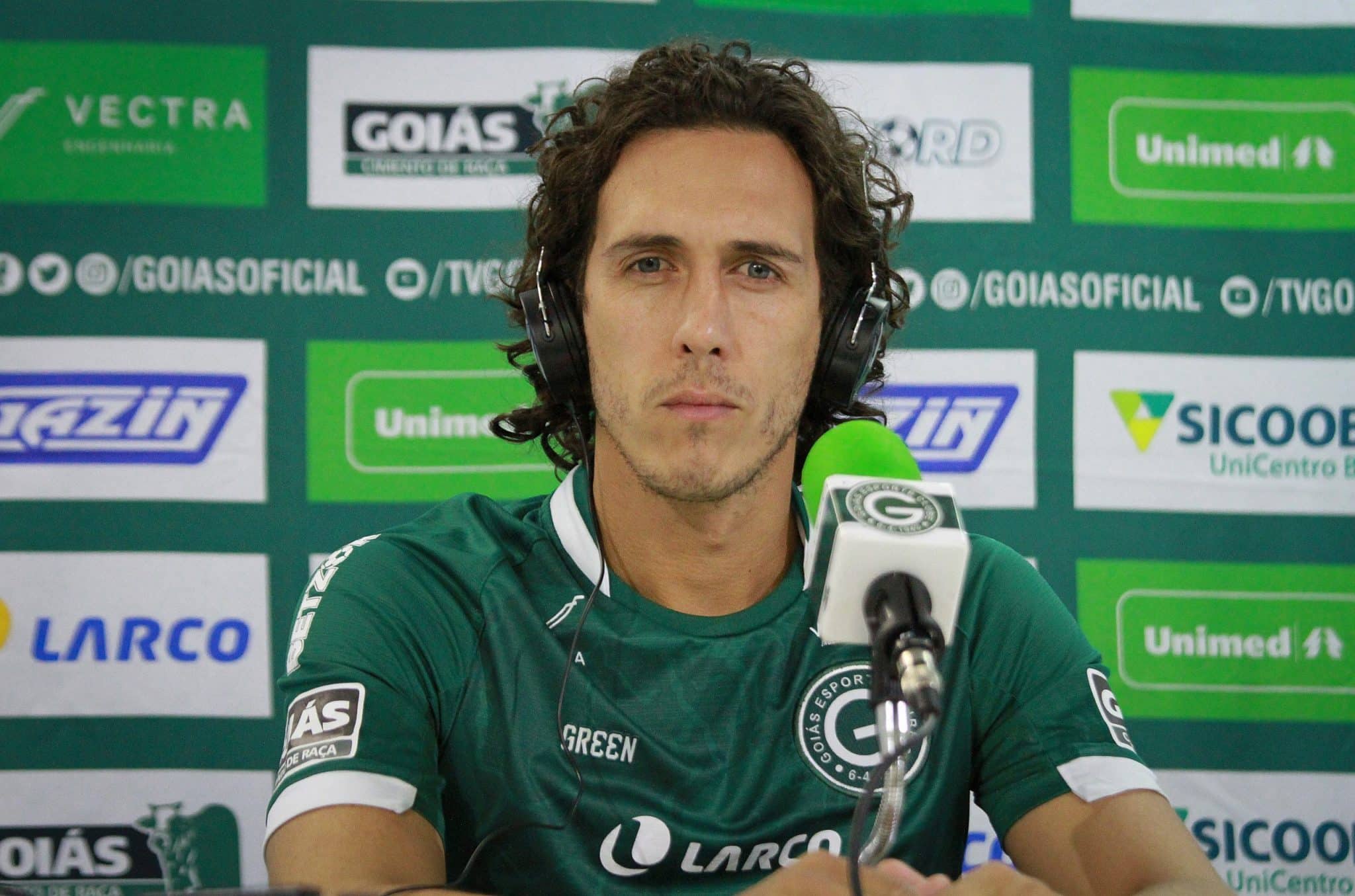 Goiás irá ao STJD denunciar gritos homofóbicos contra o atacante Nicolas