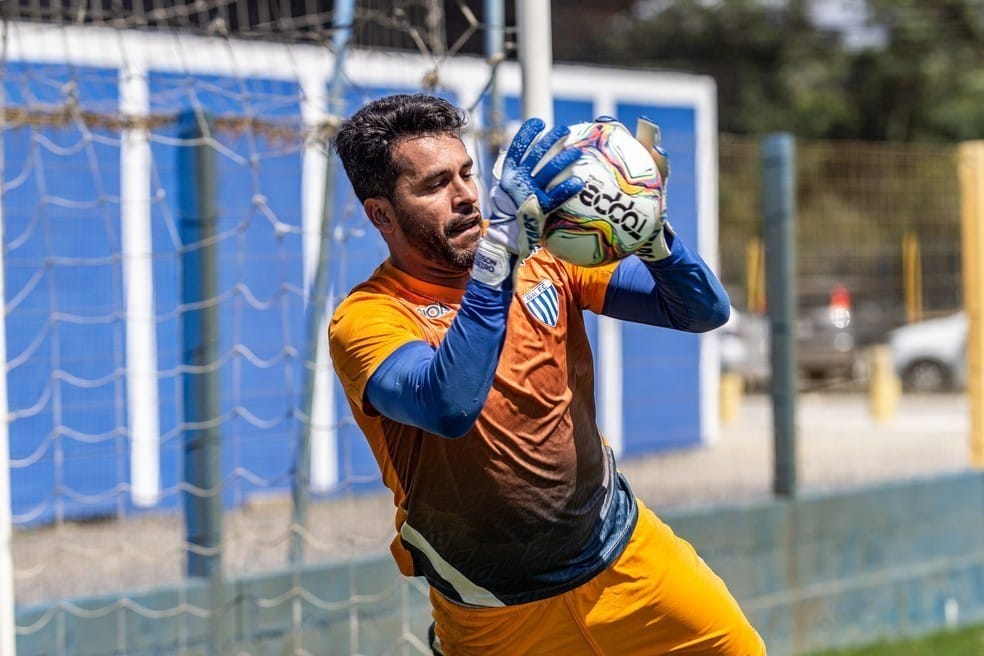 Gledson se aproxima de marca importante na carreira jogando pelo Avaí