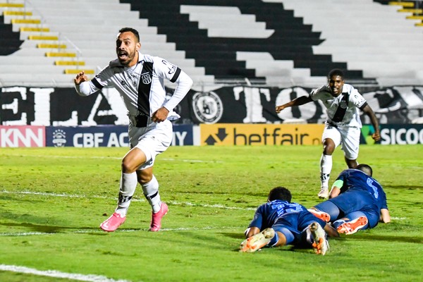 Gols de Mois&eacute;s garantiram tr&ecirc;s vit&oacute;rias e um empate &agrave; Ponte durante a S&eacute;rie B