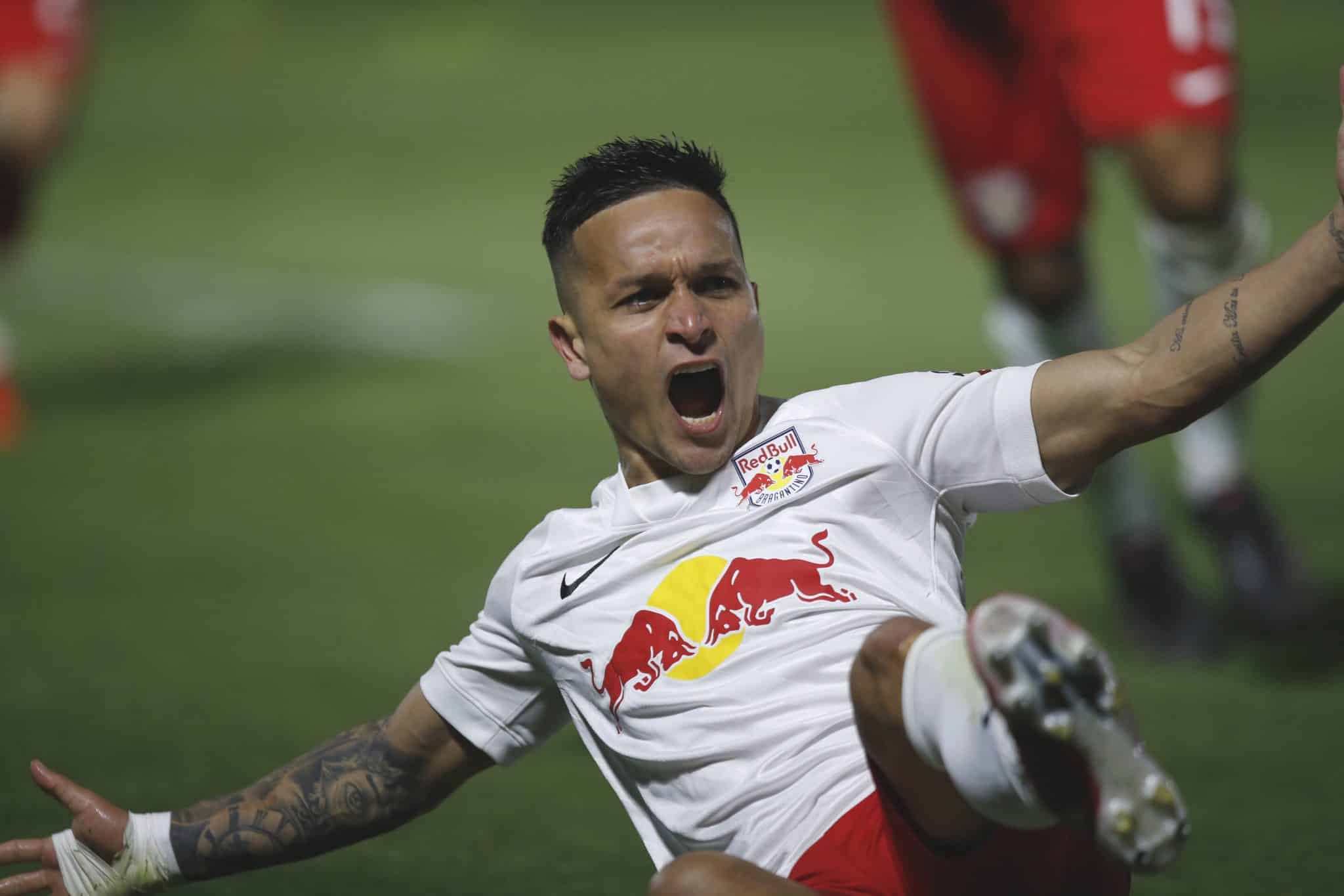 Artur entra na mira de time grande europeu