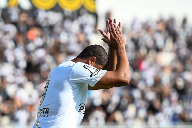 Dia de tirar a camisa do arm&aacute;rio e torcer l&aacute; no Majestoso: Dia de Ponte Preta!