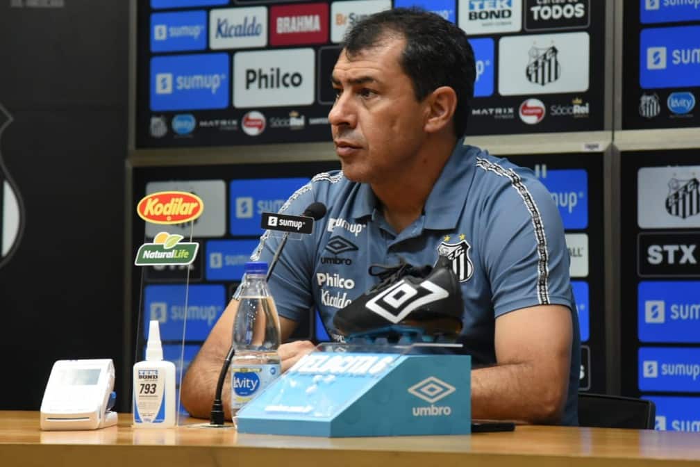 Carille reconhece atuação ruim, mas comemora vitória: “Vencemos em um momento importante”
