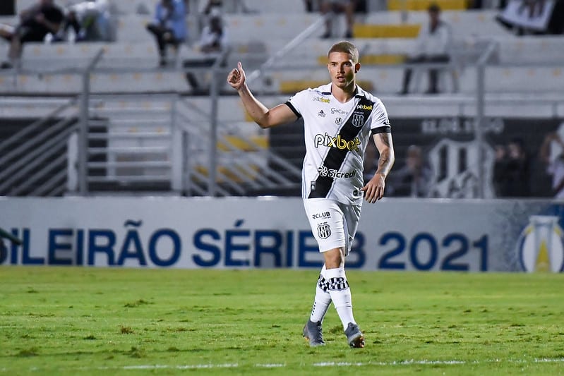 Léo Naldi termina temporada em alta como vice-artilheiro da Ponte Preta: “Superou minhas expectativas porque na base eu não fui de fazer muito gol”